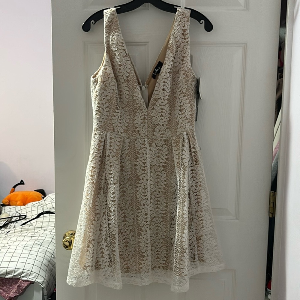 Lulu’s White Lace Dress